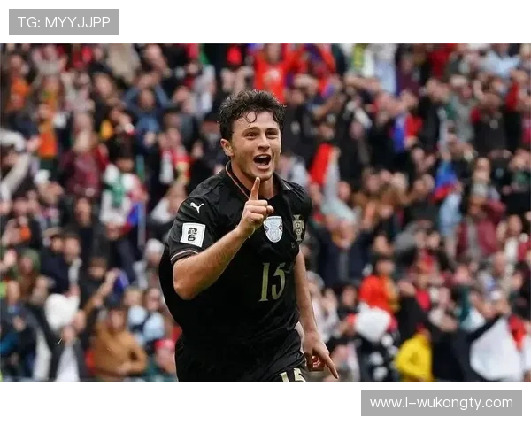 内维斯面对利物浦高压逼抢的出球能力解析