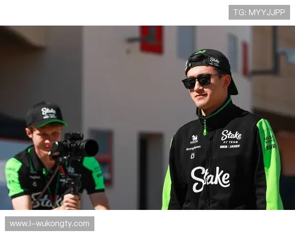 周冠宇比赛结束直接去改衣帽间妆容，感觉走红毯比上赛道还重要？