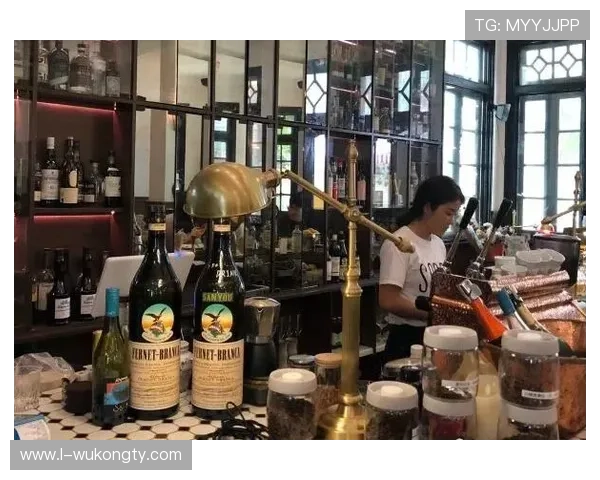 山口茜训练室一角像搬了家，连水杯都挑成奢侈品了？