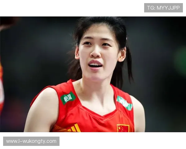 李盈莹训练完直接抱着水壶睡了？这生活作息也太像学生党了吧！