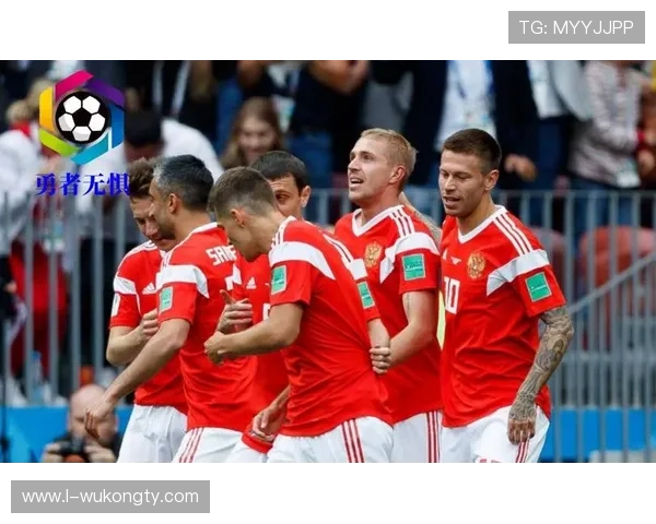 巴蒂尔无球牵制改变对手防守阵型